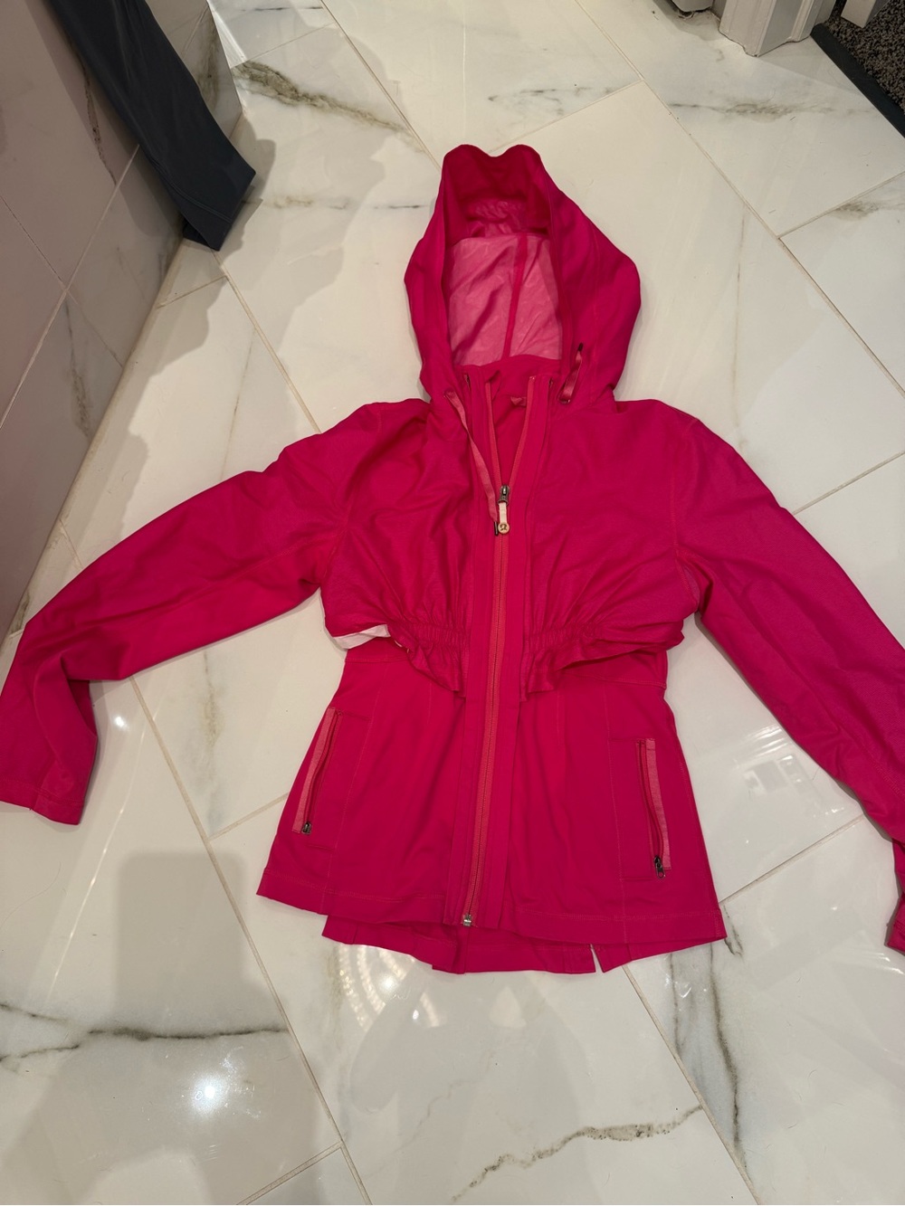 Lululemon Seek the Peak Hot Pink Lightweight Jacket 2 in one sz 6